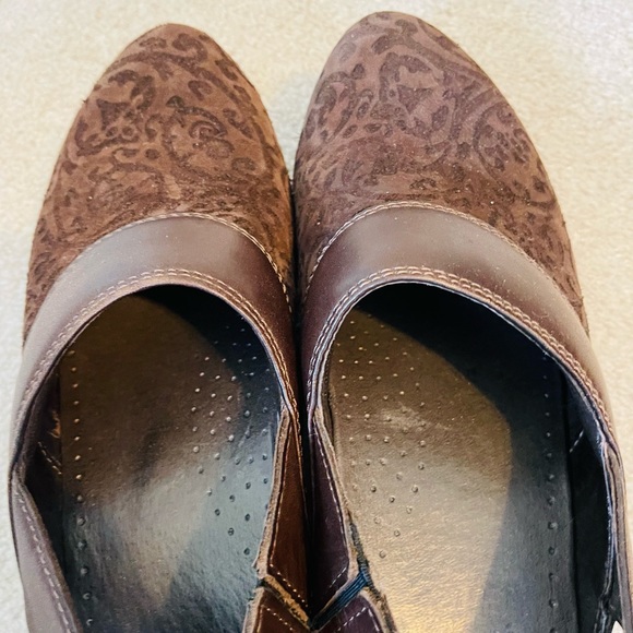 Dansko Brown Floral Suede Damask Sling Back Clogs - Picture 6 of 12